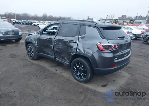 2022 Jeep Compass Altitude 4X4 z USA, uszkodzony, nr VIN 3C4NJDBB6NT197095